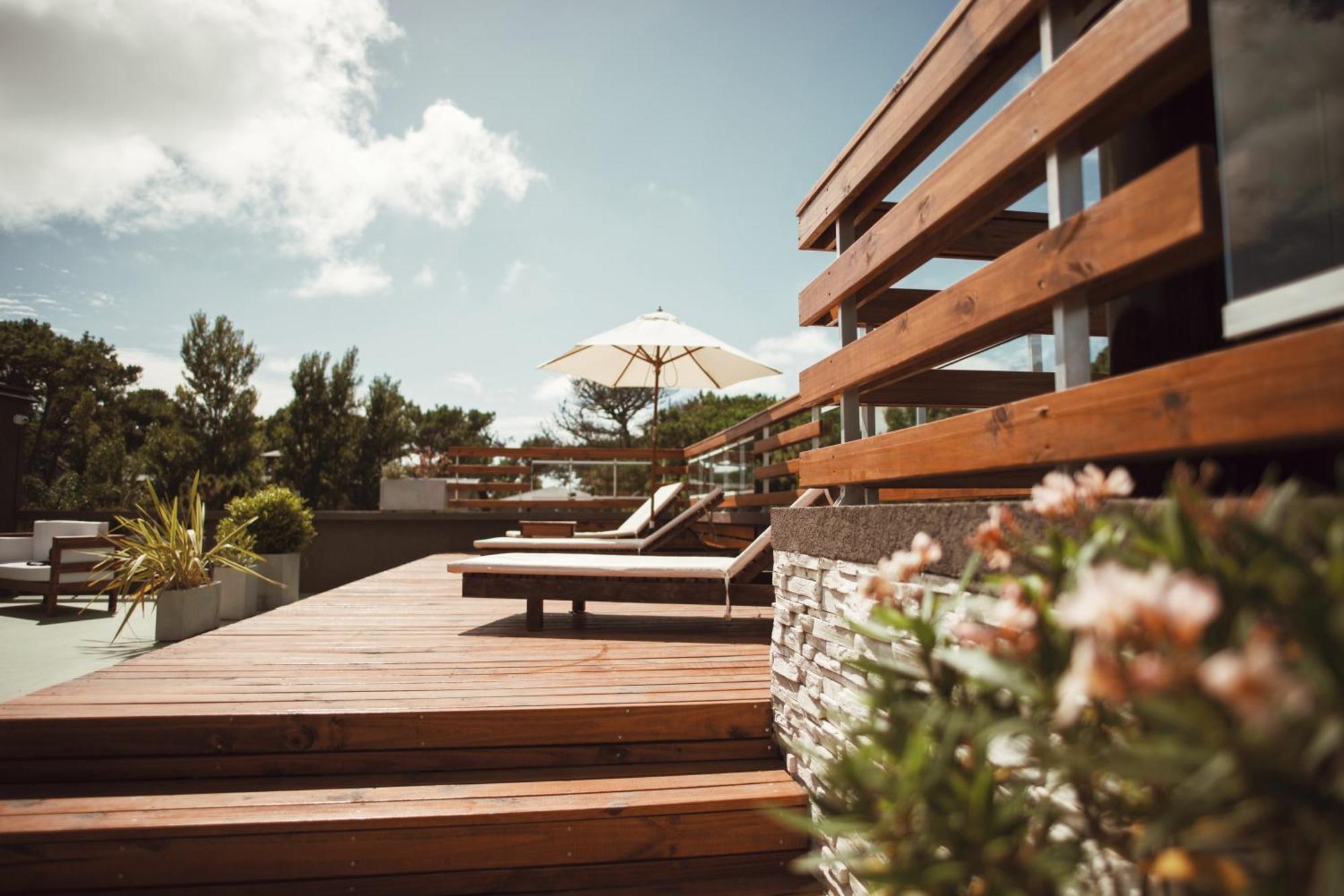 Suite House Carilo Exterior photo