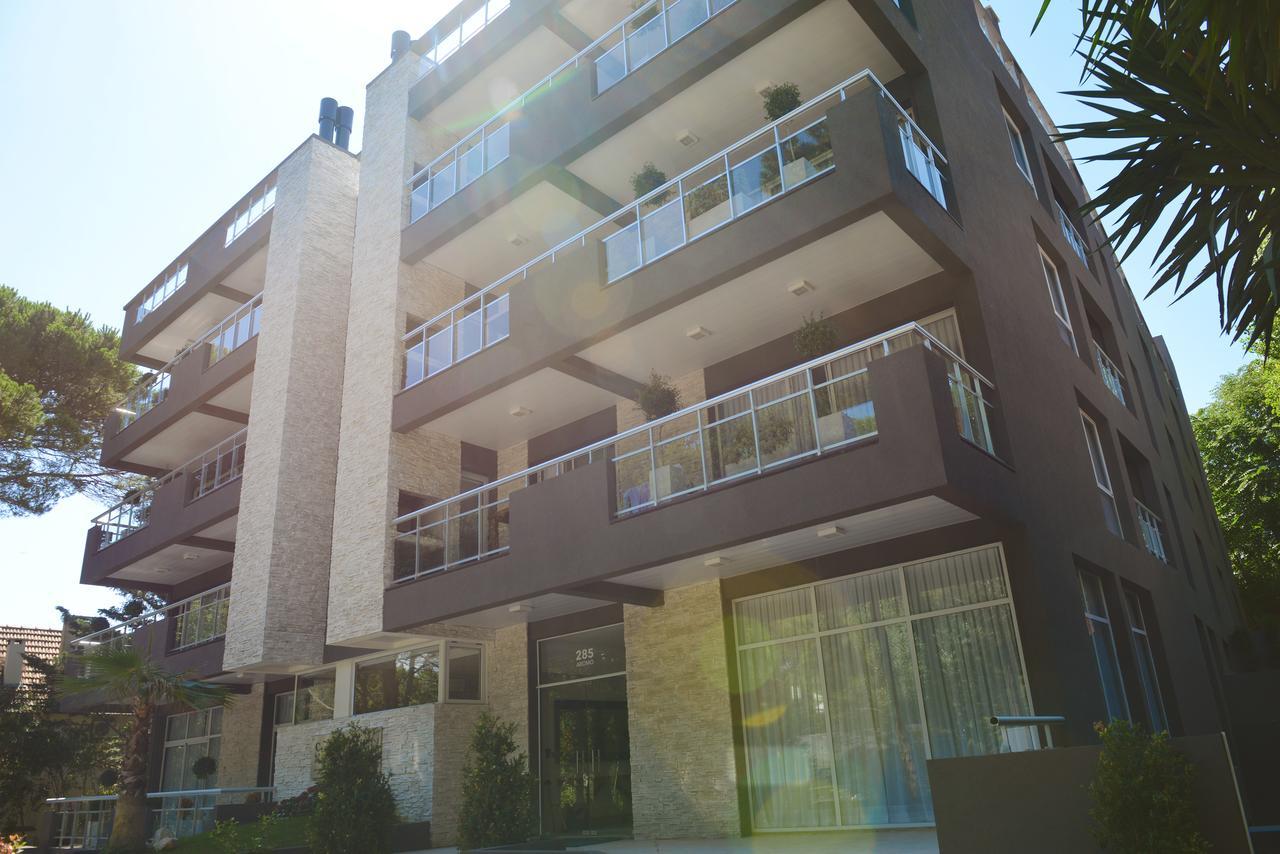 Suite House Carilo Exterior photo